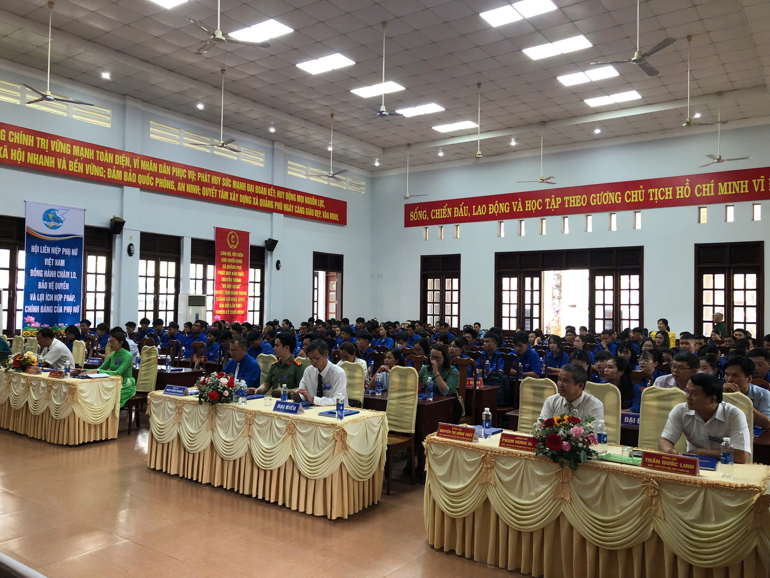 cac dai bieu tham du